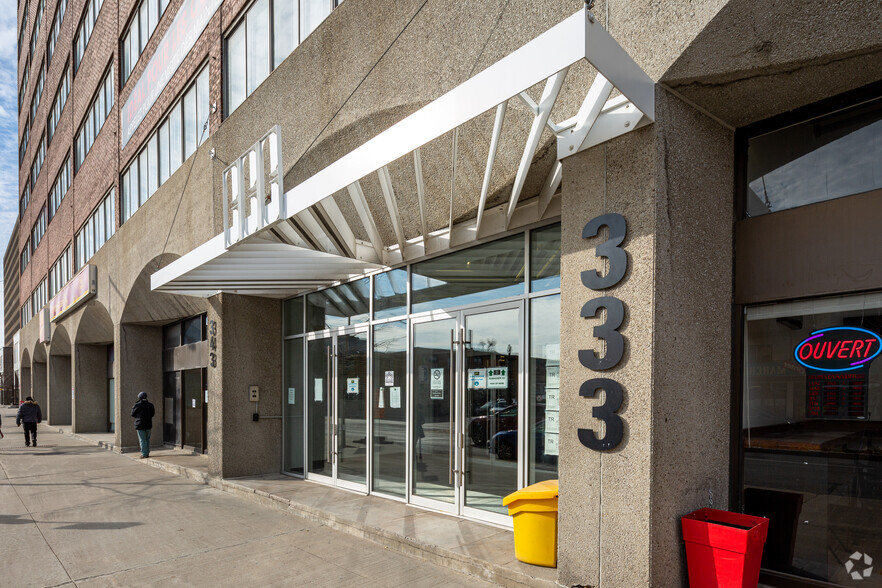 323-355 Rue Chabanel O, Montréal, QC for lease - Building Photo - Image 3 of 6