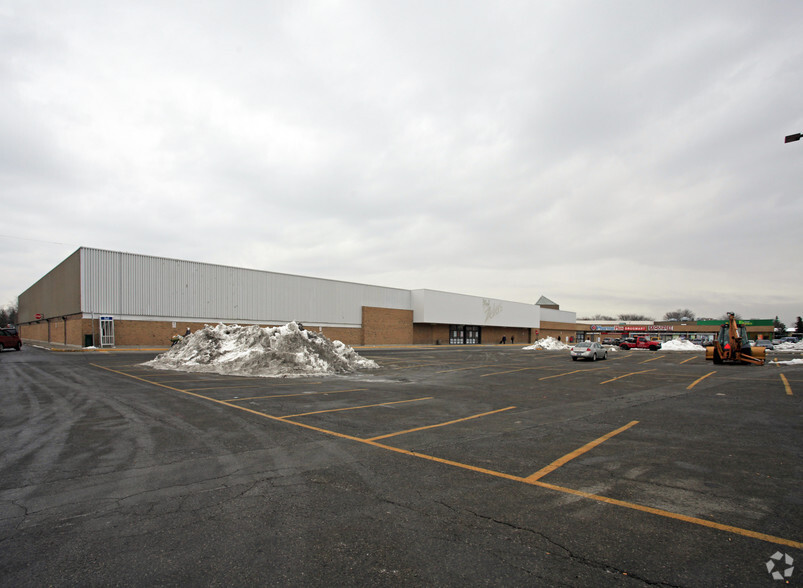 225-227 Vodden St, Brampton, ON for lease - Primary Photo - Image 1 of 7