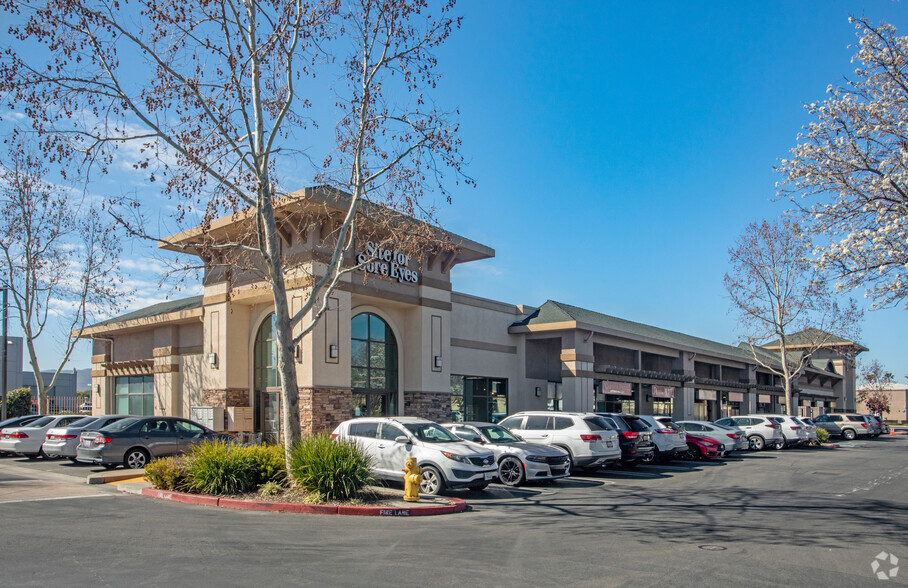 4540-4454 Dublin Blvd, Dublin, CA for lease - Primary Photo - Image 1 of 5