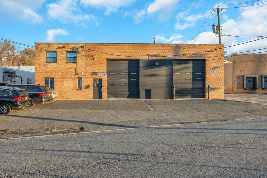 645 Industrial Rd, Carlstadt, NJ for lease - Building Photo - Image 3 of 29