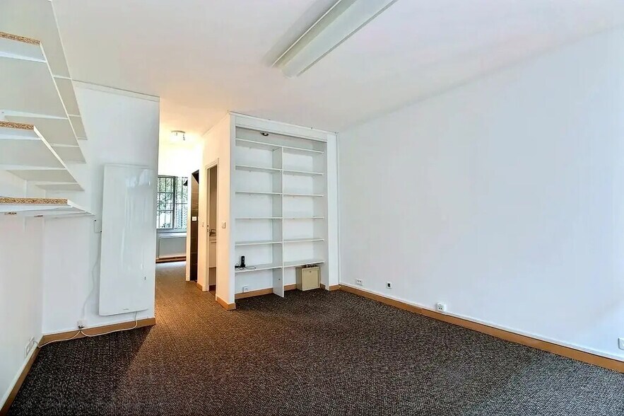 Office in Paris for lease - Building Photo - Image 2 of 8