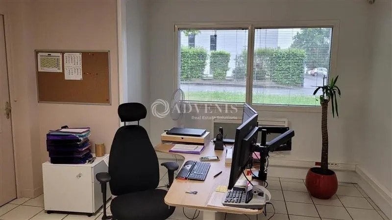 Location Local d'activités 850 m² - Photo 1