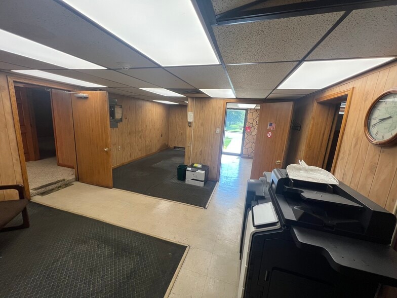 725 N Locust St, Ottawa, OH for lease - Interior Photo - Image 3 of 10