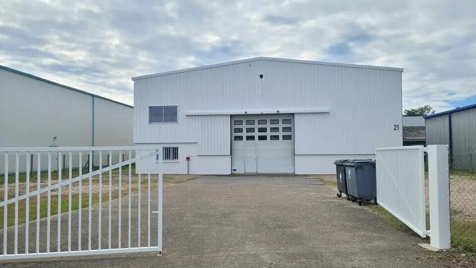Location Local d'activités 860 m² - Photo 1