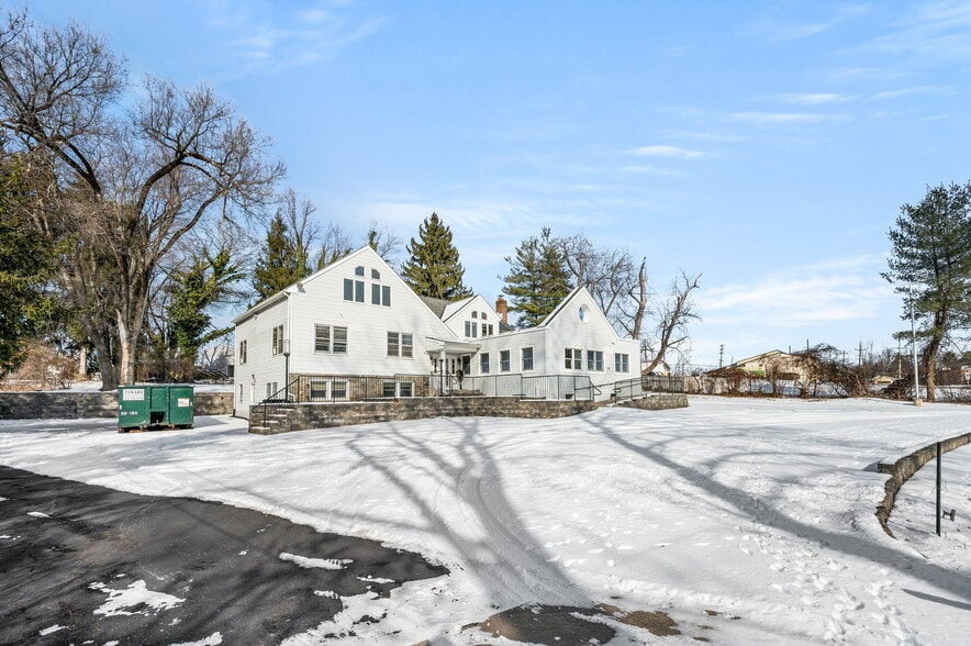 724 Fitzwatertown Rd, Willow Grove, PA for sale - Building Photo - Image 2 of 38