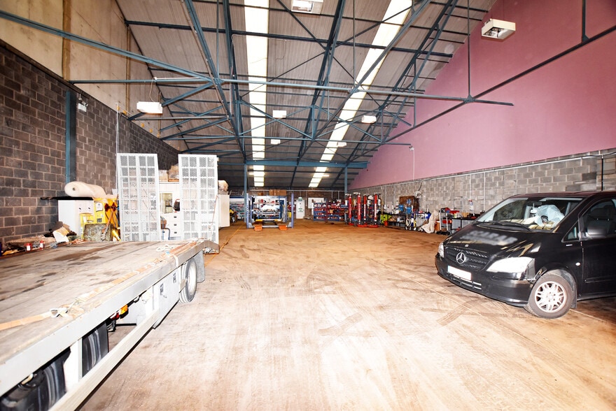 12-26 Burnbank Rd, Falkirk for lease - Building Photo - Image 2 of 6