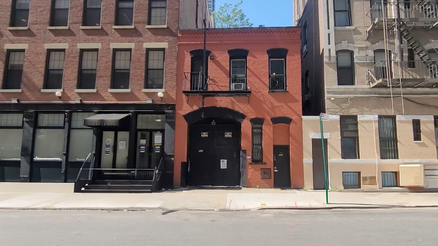 502 E 74th St, New York, NY for lease Primary Photo- Image 1 of 2