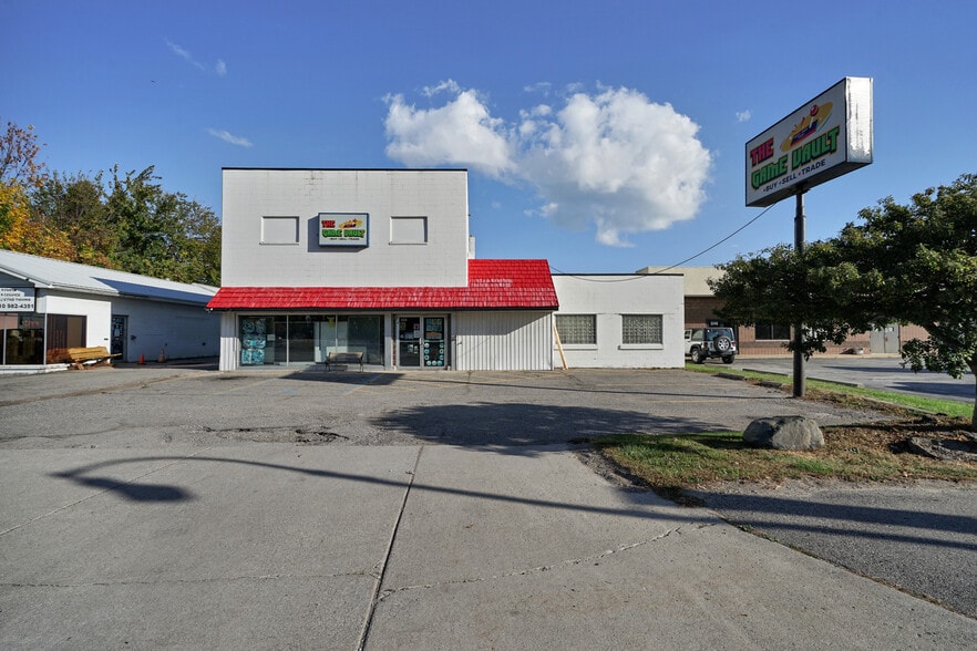 3350-3356 Lapeer Rd portfolio of 2 properties for sale on LoopNet.com - Building Photo - Image 2 of 9