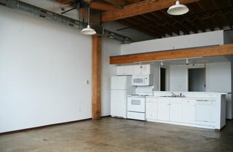 4100 Commerce St, Dallas, TX for lease Interior Photo- Image 1 of 3