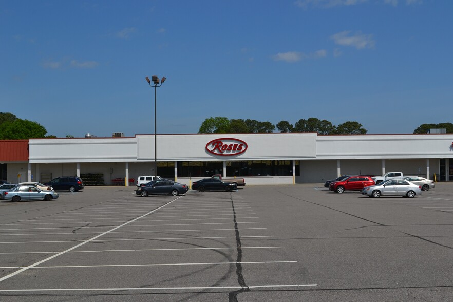 3080-3108 Airline Blvd, Portsmouth, VA for lease - Building Photo - Image 1 of 9