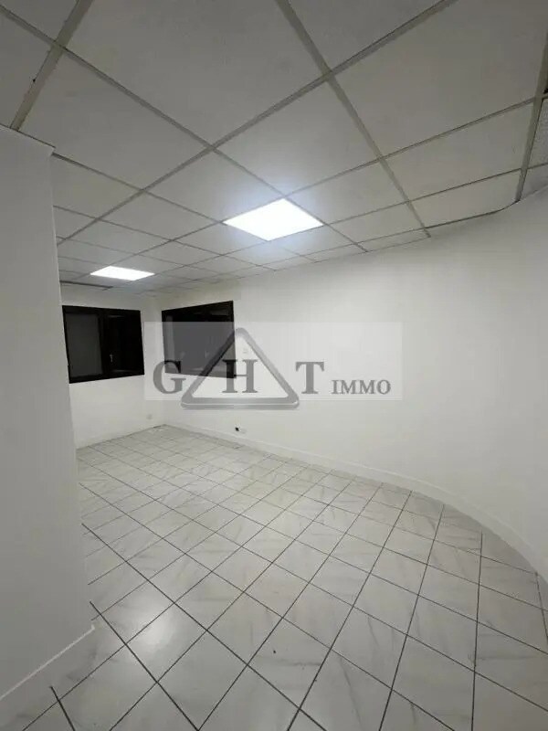 Location Bureaux 150 m² à 300 m² - Photo 1