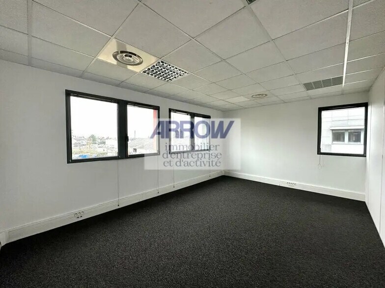 Office in Saint-Herblain for lease - Interior Photo - Image 3 of 6