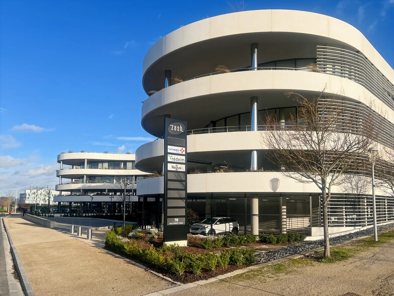 Office in Tinqueux for lease - Building Photo - Image 2 of 4