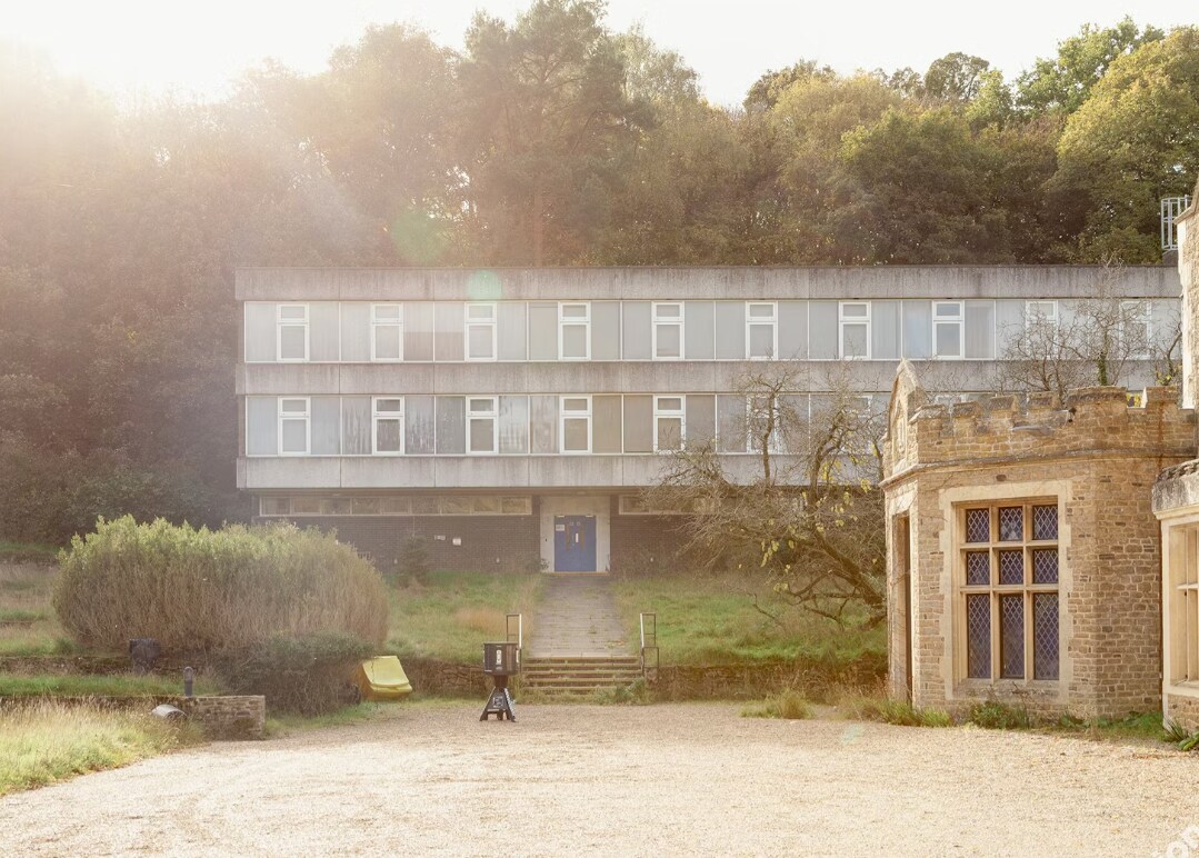 Portsmouth Rd, Guildford for lease Primary Photo- Image 1 of 11