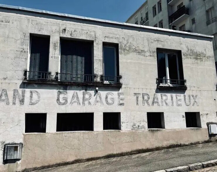 Retail in Lyon for lease - Building Photo - Image 3 of 4