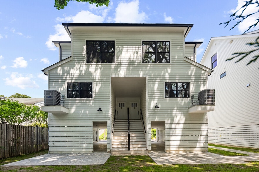 26 Homestead Ln, Greenwich, CT for sale - Building Photo - Image 2 of 32