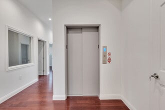 1112 N Sherbourne Dr, West Hollywood, CA for lease Interior Photo- Image 2 of 19