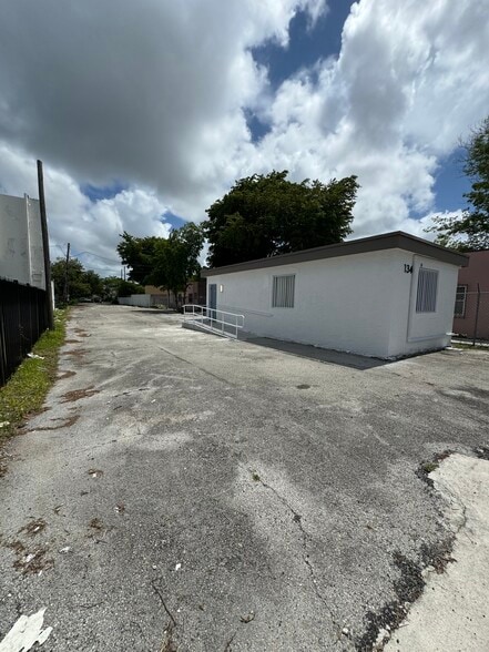 134 NW 79th St, Miami, FL for lease - Primary Photo - Image 2 of 4