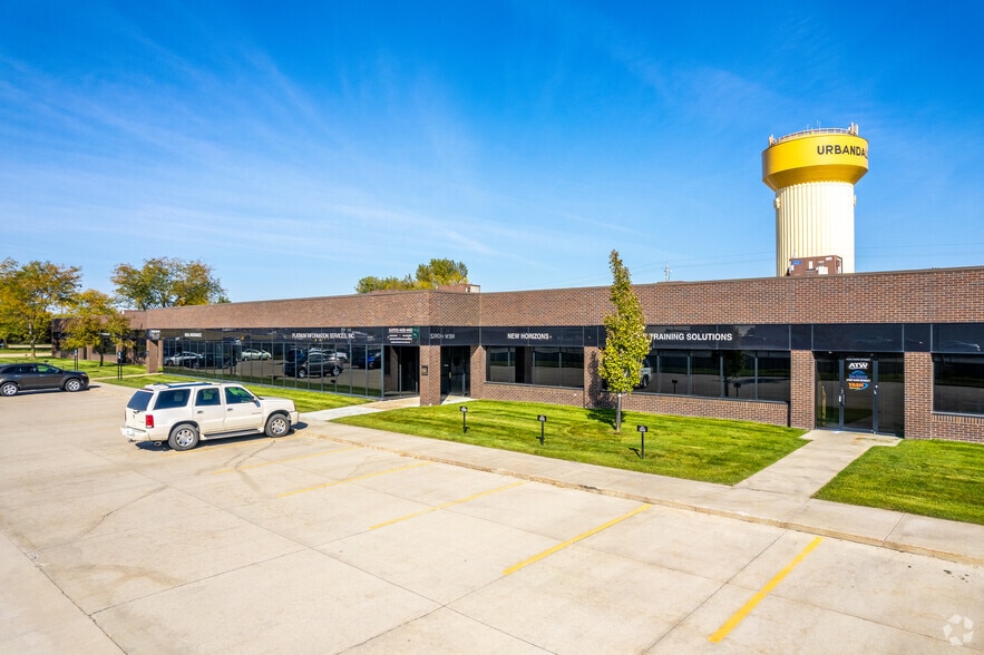 4400-4498 SW 114th St, Urbandale, IA for lease - Building Photo - Image 1 of 5