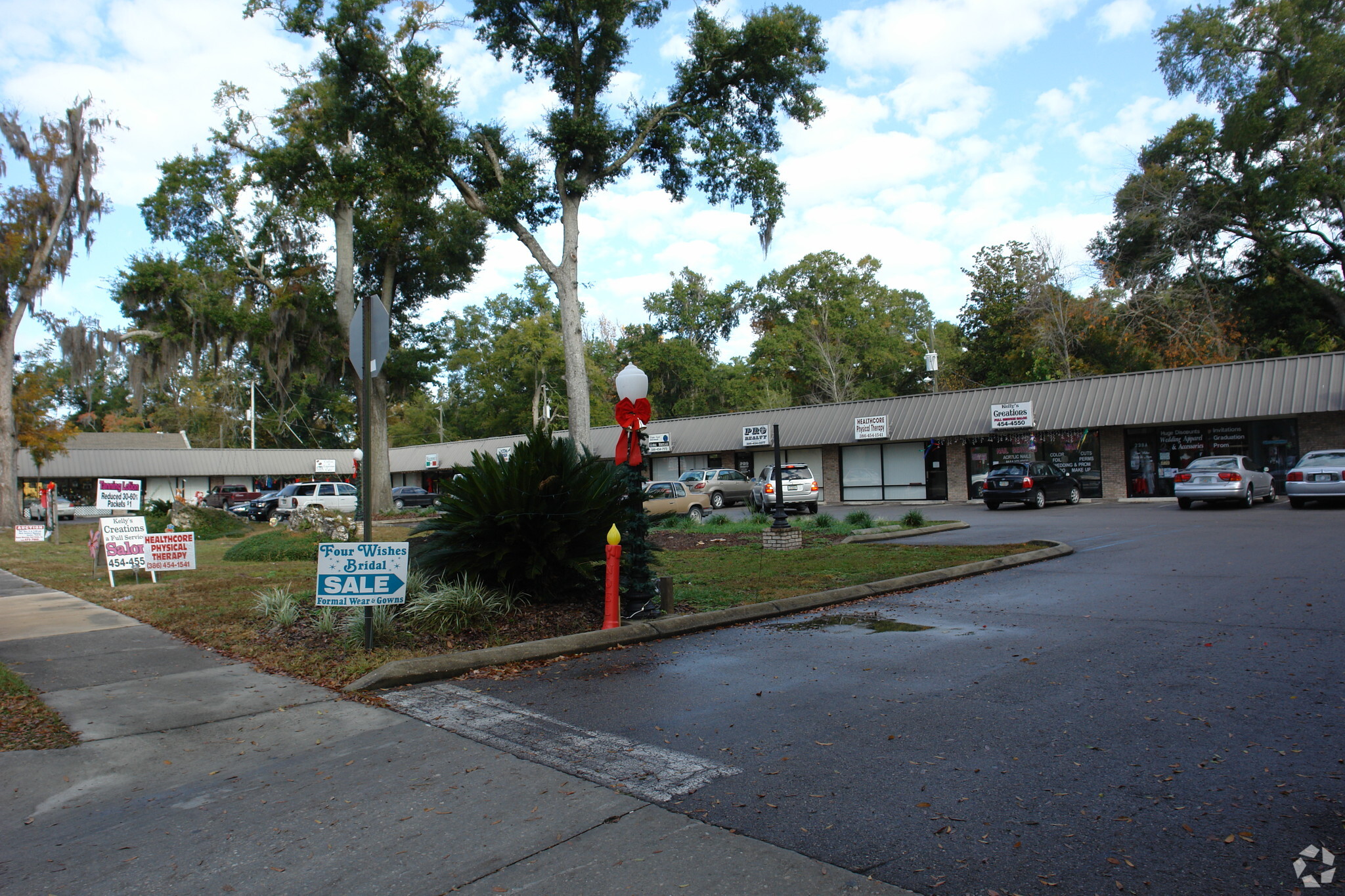 206-240 NE 1st Ave, High Springs, FL for lease Primary Photo- Image 1 of 9