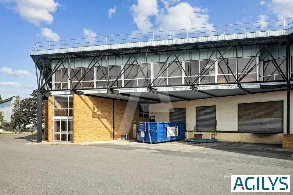 Industrial in Morangis for lease Building Photo- Image 1 of 9