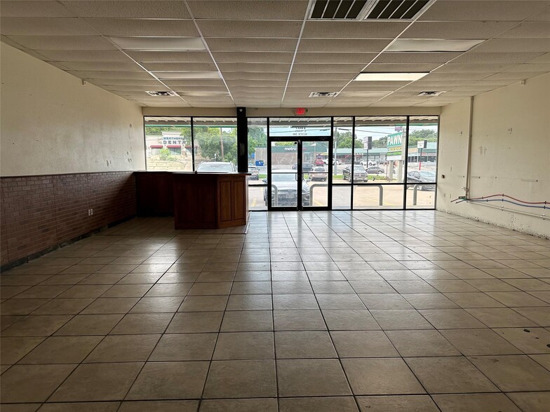 1407 S Main St, Weatherford, TX for lease - Interior Photo - Image 2 of 11