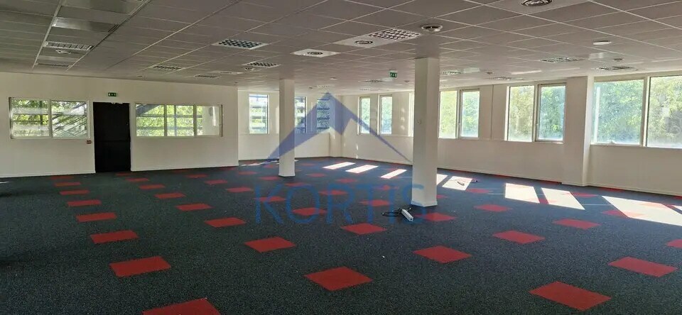 Office in Lyon for lease - Building Photo - Image 2 of 8