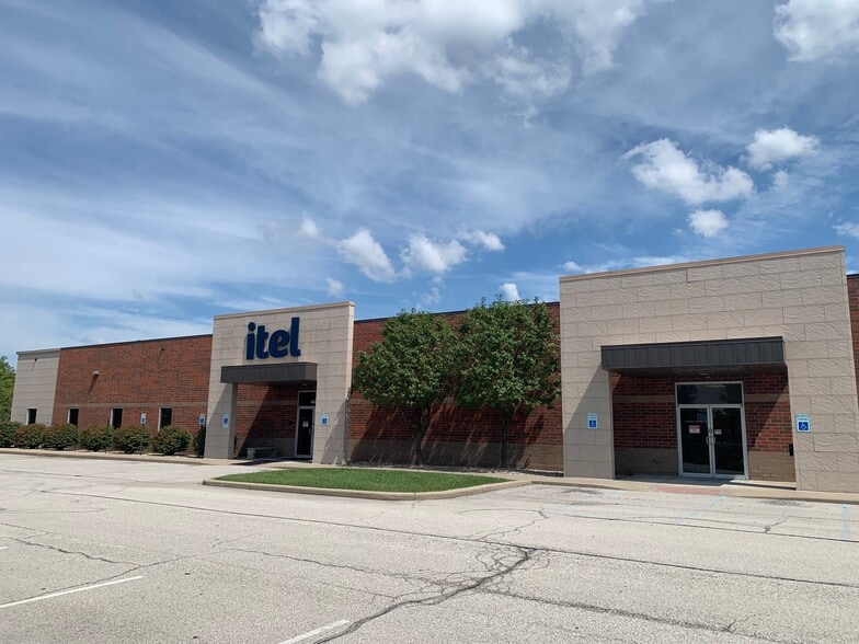 4550 Town Center Blvd, Jeffersonville, IN for lease - Building Photo - Image 3 of 21