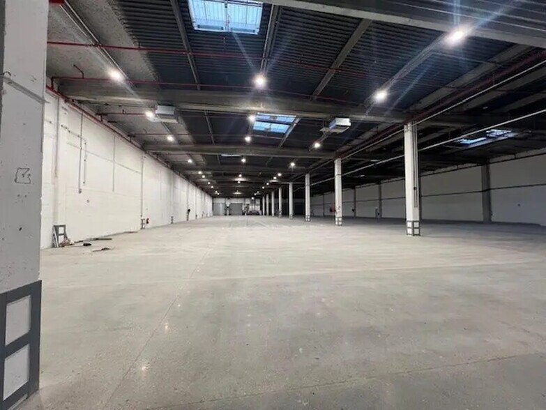 Industrial in Les Ulis for lease - Interior Photo - Image 2 of 9
