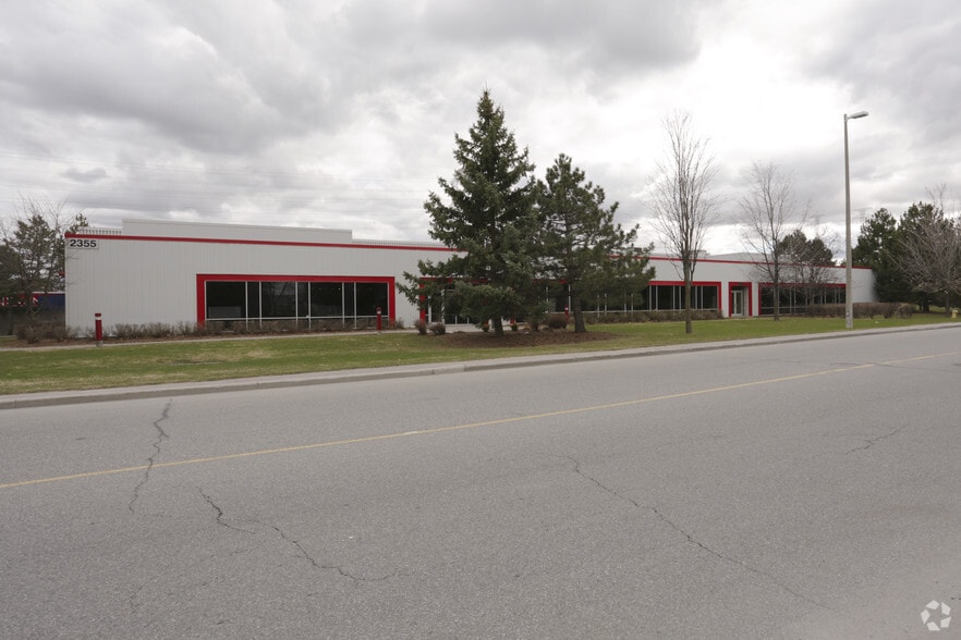 2355 St Laurent Blvd, Ottawa, ON for lease - Primary Photo - Image 1 of 4