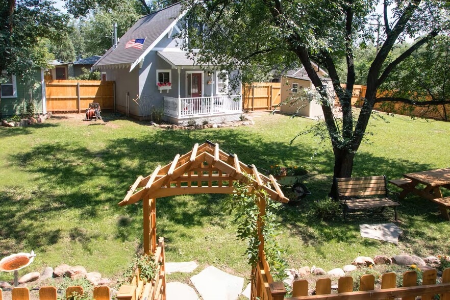 102 Holly St, Colorado Springs, CO for sale - Building Photo - Image 2 of 33