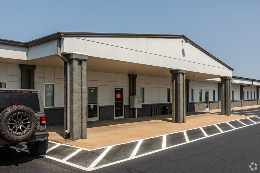 2701 SE Otis Corley Dr, Bentonville, AR for lease - Building Photo - Image 1 of 14