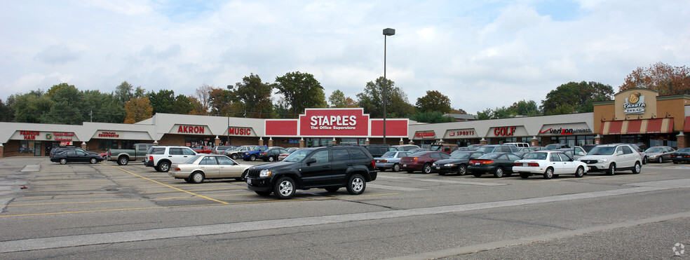 585-697 Howe Ave, Cuyahoga Falls, OH for lease - Primary Photo - Image 2 of 5