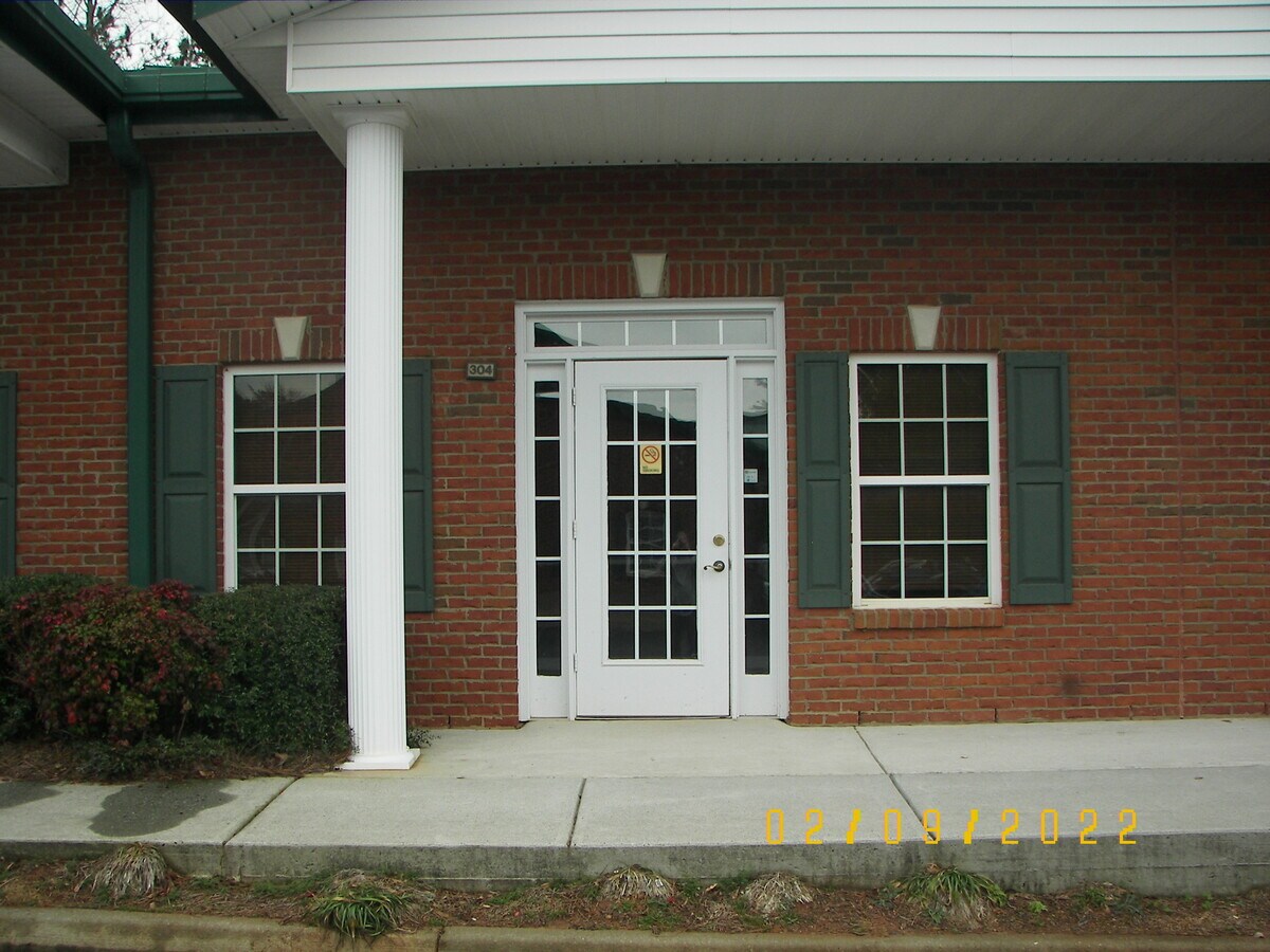 3100 Five Forks Trickum Rd SW, Lilburn, GA 30047