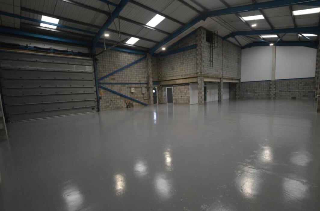 Willow Ln, Mitcham for lease Interior Photo- Image 1 of 3