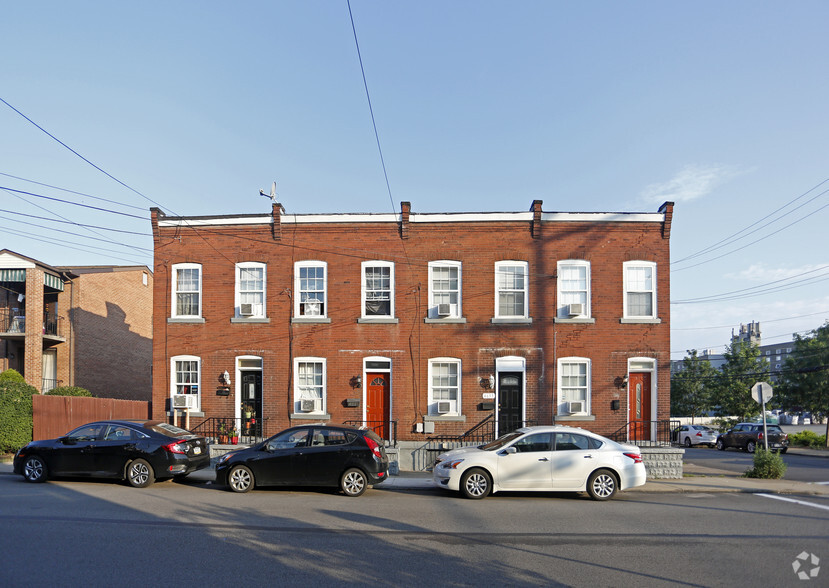 Lawrenceville Townhomes portfolio of 3 properties for sale on LoopNet.com - Building Photo - Image 1 of 10