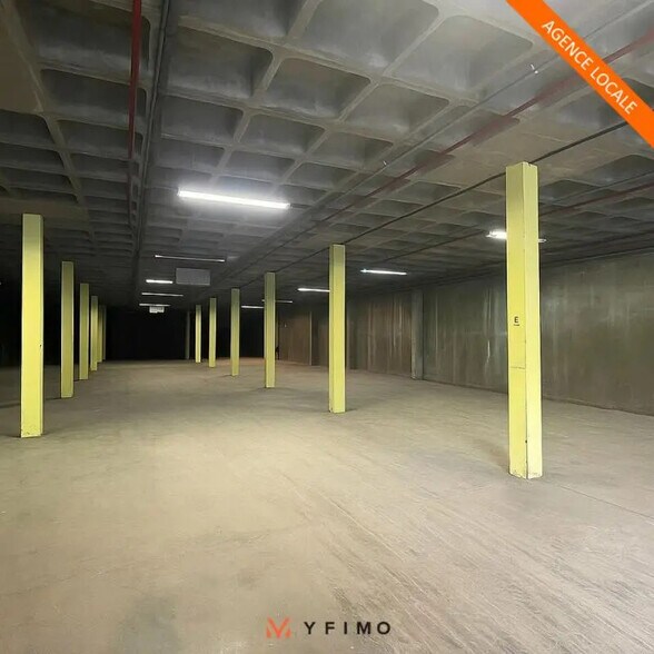 Flex in Juziers for lease - Interior Photo - Image 1 of 4