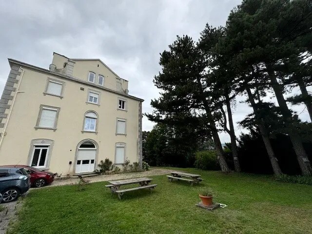 Office in Saint-Chamond for lease Building Photo- Image 1 of 9