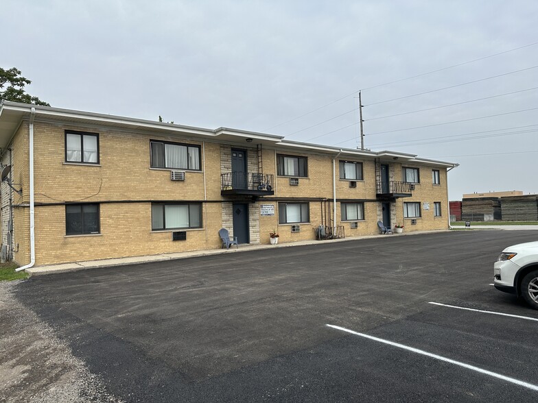 611 E 151st St, Phoenix, IL for sale - Building Photo - Image 2 of 11