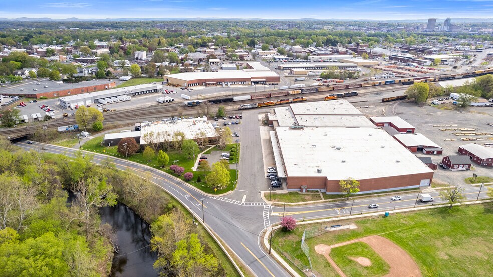26 Sears Way, West Springfield, MA for lease - Building Photo - Image 3 of 34