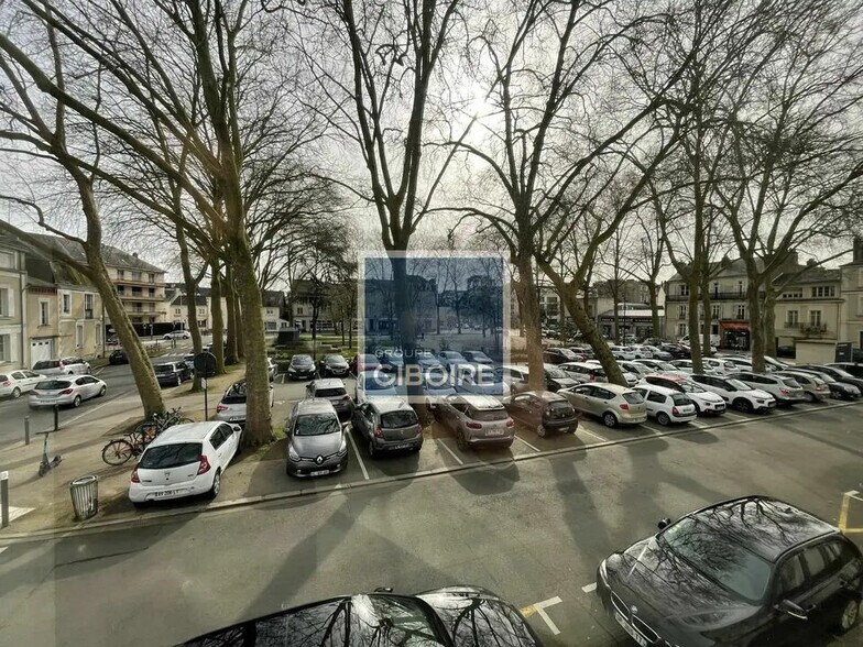 Office in Angers for lease - Primary Photo - Image 1 of 6