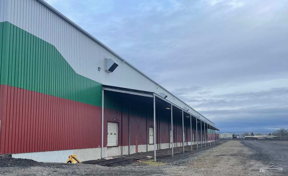 49 E 3rd Ave, Toppenish, WA for lease - Building Photo - Image 3 of 3