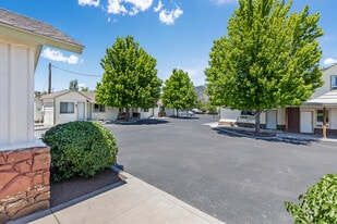 Arrowhead Lodge Apartments - Motel