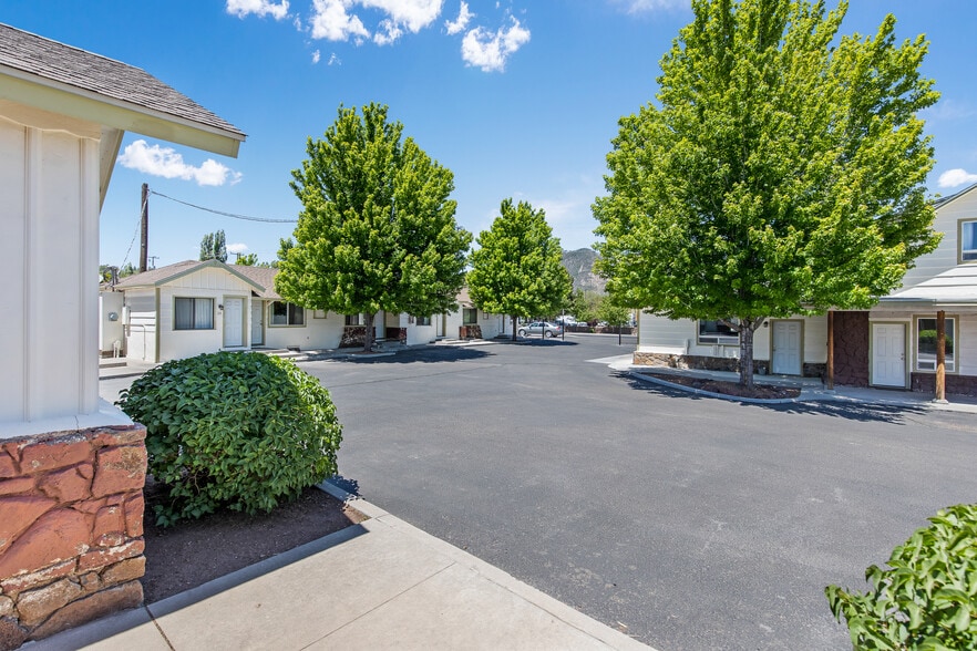 2010 E Route 66, Flagstaff, AZ for sale - Primary Photo - Image 1 of 21