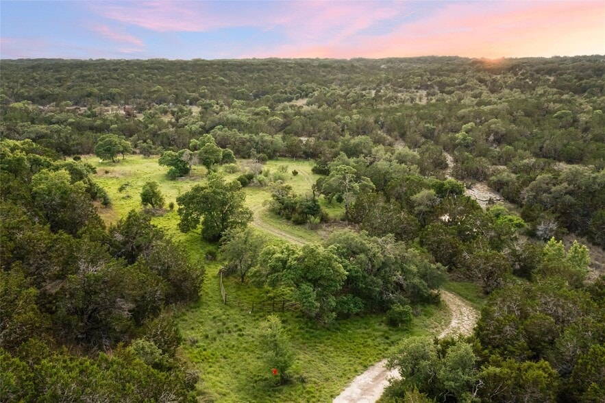 900 Lost Valley Rd, Dripping Springs, TX for sale - Primary Photo - Image 1 of 39
