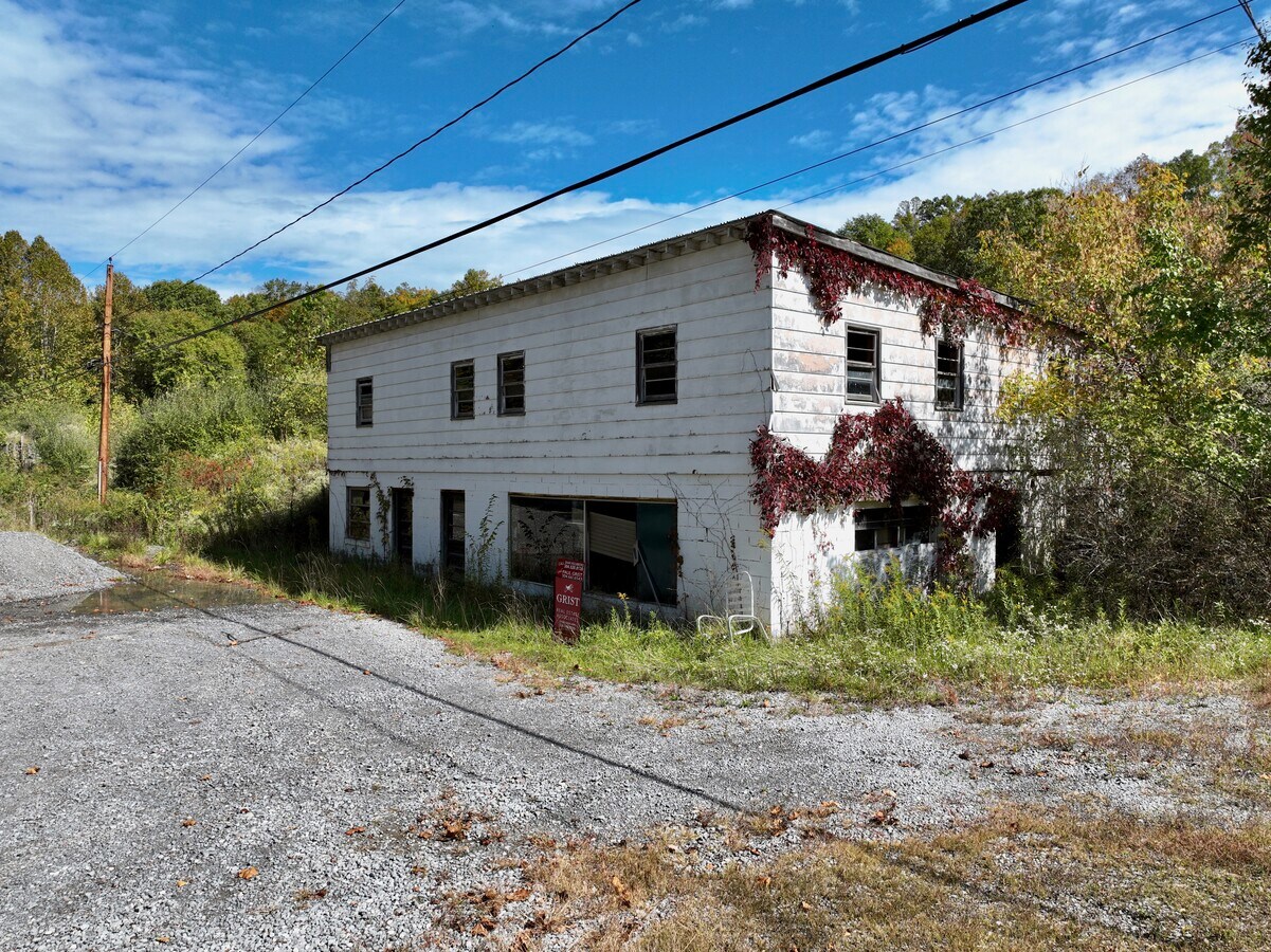 4242 Alta Dr, Alderson, WV 24910