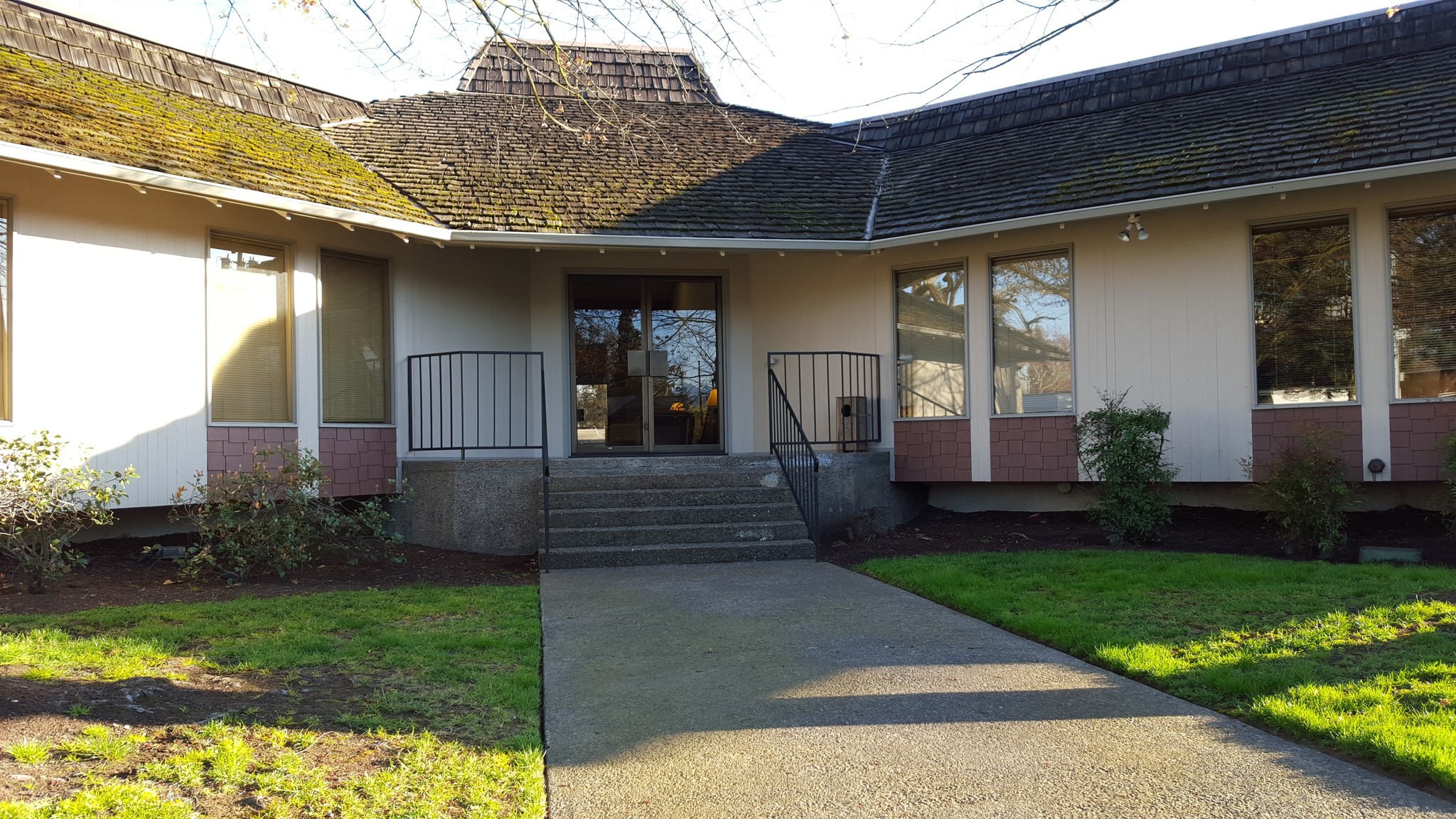 10 Crater Lake Ave, Medford, OR for sale Building Photo- Image 1 of 1