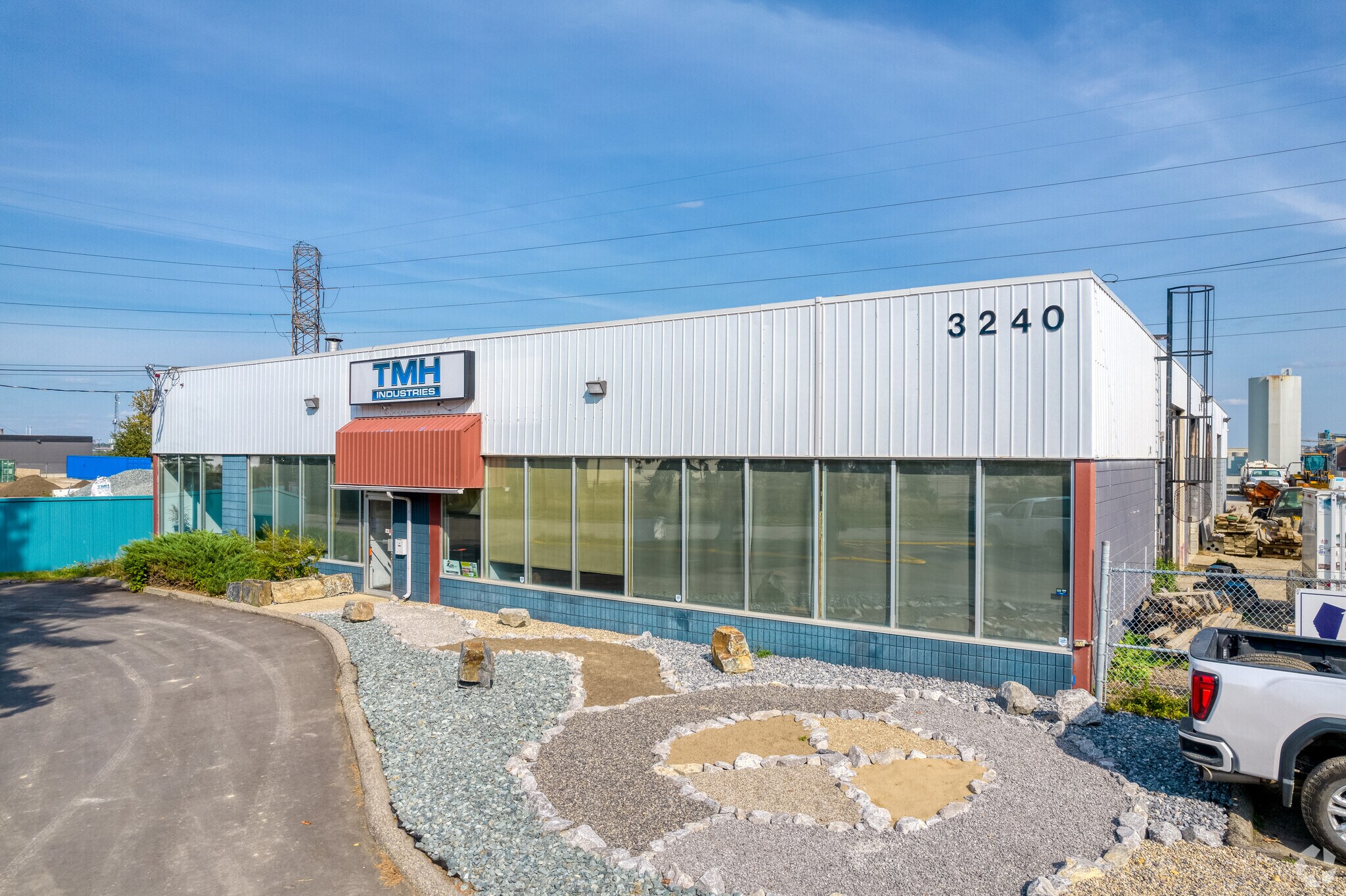 3240 11th St SE, Calgary, AB for sale Primary Photo- Image 1 of 1