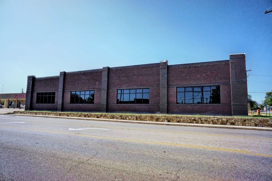 141 NW Renfro St, Burleson, TX for sale - Building Photo - Image 2 of 7