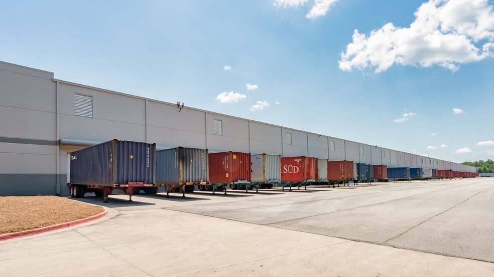 1525 Oakley Industrial Blvd, Fairburn, GA for lease - Building Photo - Image 3 of 7
